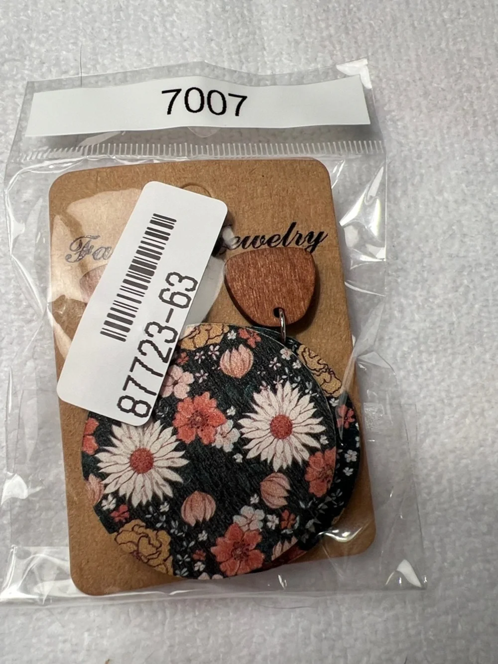 3/$18 Fashion Jewelry Black Floral Wooden Round Drop Earrings Lot 7007 - Picture 3 of 3